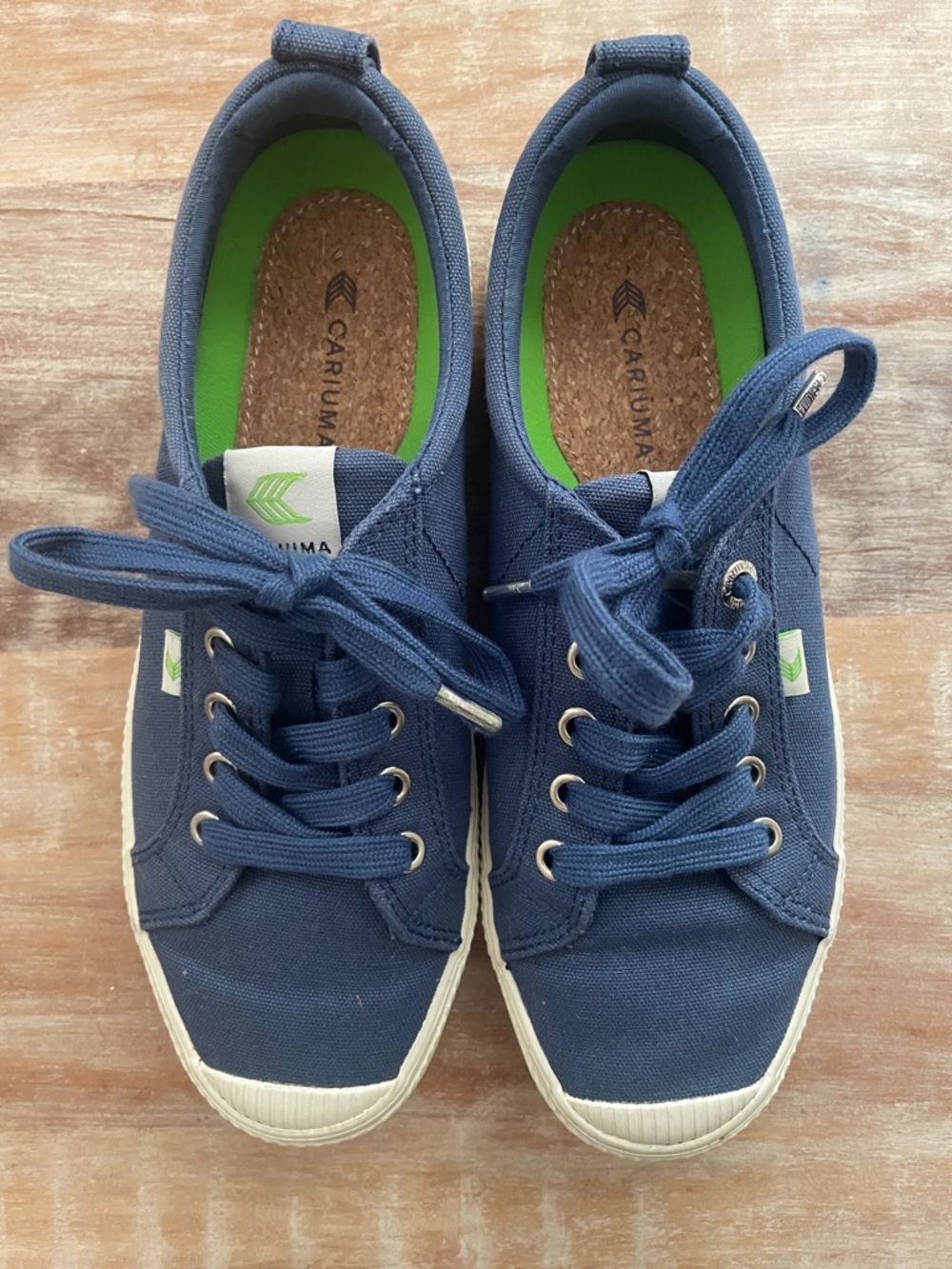 Cariuma OCA Low Sneakers